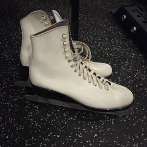 Lange Classic White Ice Skates with Black Accents
